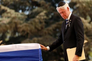 Obama, Clinton sang Israel đưa tang ông Peres