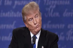 Ông Trump bị mạnh thường quân đòi lại tiền quyên góp