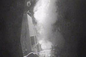 Tàu chiến bị tấn công, Mỹ phóng tên lửa trả đũa