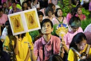 Thế giới tiếc thương Quốc vương Thái Lan cả đời vì dân
