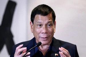 Rời Trung Quốc, ông Duterte lại nói cần Mỹ