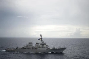 Mỹ đưa tàu chiến gần Hoàng Sa, thách thức Trung Quốc