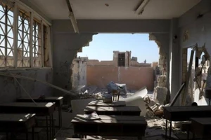 Không kích trường học, giết 28 học sinh, giáo viên 