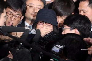 Bắt khẩn cấp bạn thân của Tổng thống Hàn Quốc