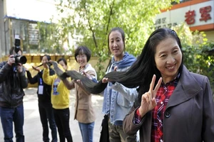 Sở hữu mái tóc dài gần 4 m sau 18 năm không cắt