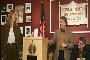 Những ngôi làng bỏ phiếu lúc nửa đêm ở Mỹ