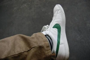 Thiếu niên 13 tuổi mua 800 đôi giày Nike làm từ thiện