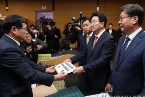 Ngày 16-12, Tòa Hiến pháp xét luận tội Tổng thống Park