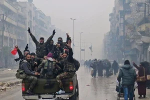 Phe nổi dậy Aleppo đầu hàng