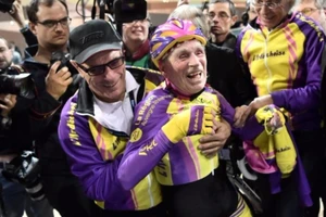 Cụ ông lập kỷ lục đi xe đạp ở tuổi 105