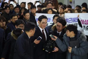 Thẩm vấn phó chủ tịch Samsung liên quan bê bối bà Park