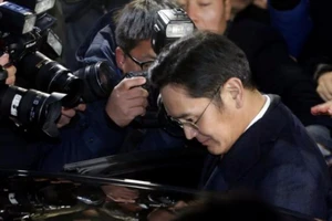 Phó Chủ tịch Samsung bị thẩm vấn liên tục 22 giờ