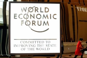 8 người siêu giàu bằng nửa thế giới