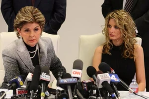 Ông Trump bị kiện vì chối bỏ hành vi quấy rối tình dục