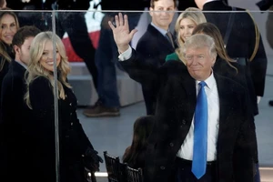 Nước Mỹ sắp có tổng thống mới, ông Trump đang làm gì?