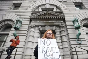 Tòa phúc thẩm quyết ngưng lệnh cấm của ông Trump
