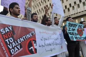 Valentine bị tẩy chay nhiều nơi ở châu Á