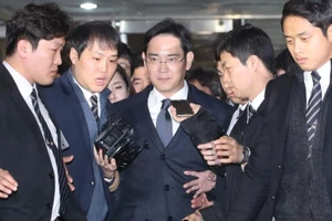 Lãnh đạo bị bắt, Samsung gặp sóng gió