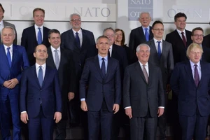 Hội nghị NATO: Mỹ, Đức tranh cãi dữ dội về tài chính