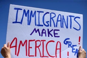Chống lệnh nhập cư, hàng loạt bang Mỹ bị dọa cắt tiền
