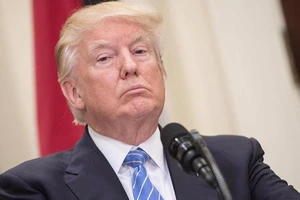 Nhà Trắng gồng mình, chao đảo vì ông Trump