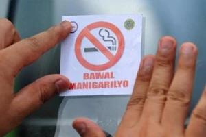 Ông Duterte: 4 tháng tù nếu hút thuốc nơi công cộng