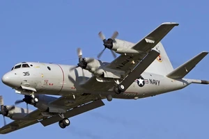 Máy bay Trung Quốc đối đầu máy bay Mỹ ở biển Đông