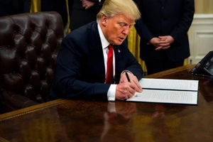 Hủy bỏ Obamacare sẽ là thảm họa với ông Trump 