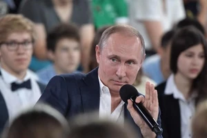 Ông Putin ám chỉ có thể làm tổng thống hết đời