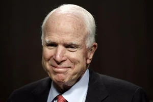 Nghị sĩ McCain trở lại làm việc sau phẫu thuật ung thư
