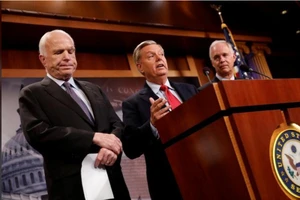 Nghị sĩ John McCain quyết không phá 'di sản' Obamacare