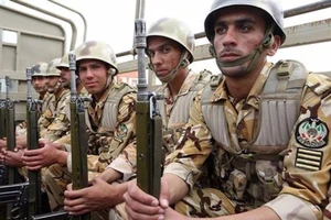 Iran: Xả súng giữa căn cứ không quân, 4 người chết