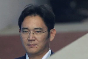 'Thái tử Samsung' cố kiềm nước mắt biện hộ lần cuối