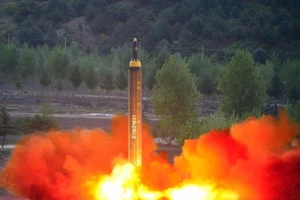 Triều Tiên cân nhắc dội tên lửa sát căn cứ Mỹ ở Guam