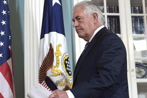 Bị ông Trump làm bẽ mặt, ngoại trưởng Mỹ có ra đi?