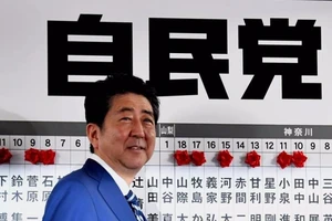 Thắng lớn: Ông Shinzo Abe có thể sửa Hiến pháp Nhật