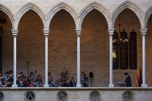 Thủ hiến Catalonia lại né tránh tuyên bố độc lập