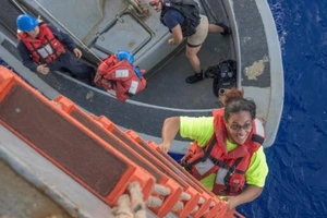 2 phụ nữ, 2 chú chó được cứu sau 5 tháng lạc trên biển