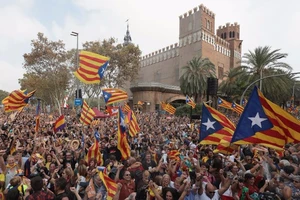 Catalonia tuyên độc lập, Tây Ban Nha tước quyền tự trị