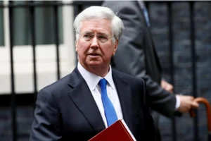 Bộ trưởng Quốc phòng Anh từ chức vì bê bối tình dục