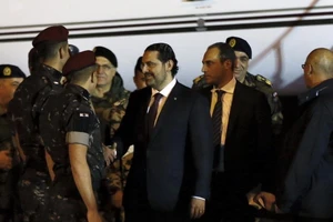 Thủ tướng Lebanon về nước sau gần 1 tháng ‘lưu lạc’