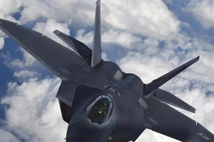 Tàng hình F-22 của Mỹ đối đầu Su-25 Nga tại Syria