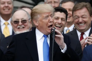 Ông Trump có chiến thắng lớn nhất năm tại lưỡng viện