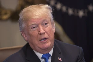 Ông Trump chỉ trích Iran, Pakistan đầu năm 2018