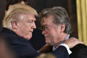 Ông Trump bất ngờ công kích cựu cố vấn Bannon 