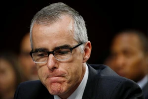 Phó giám đốc FBI bất ngờ từ chức