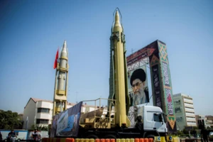 Anh-Pháp-Đức đề xuất trừng phạt Iran, xoa dịu Mỹ