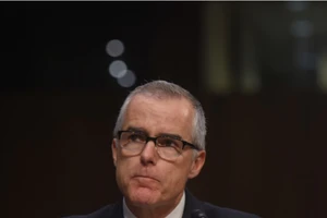 Phó giám đốc FBI bị sa thải trước giờ về hưu 26 tiếng