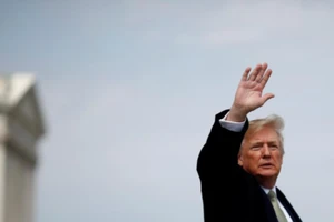 Ông Trump ký luật đi lại Đài Loan, Trung Quốc nổi giận 