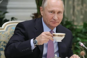 Bão tố đối ngoại không làm khó được ông Putin